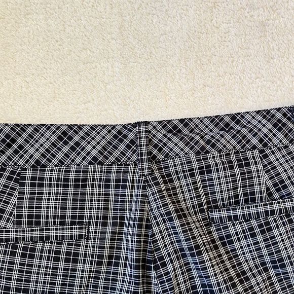 Greg Norman Women’s Golf Shorts Black & White Plaid Pockets Flat Front. … - Picture 9 of 9